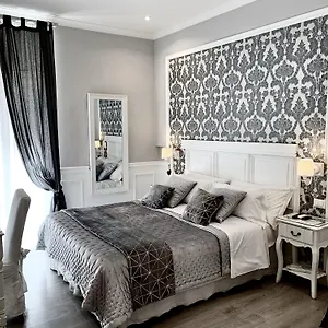 לינה וארוחת בוקר Charme & Chic, רומא